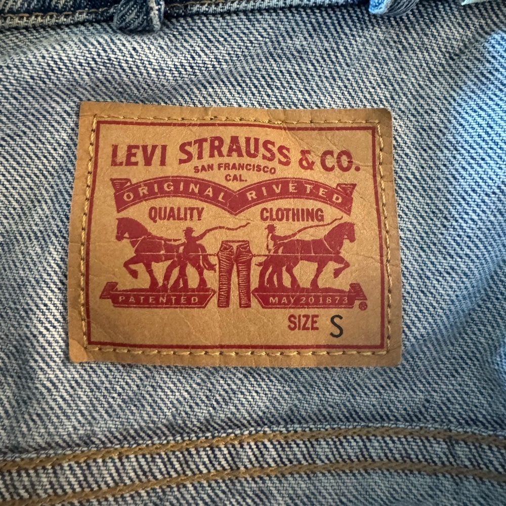 Levi’s Jean Jacket - Picture 4 of 4